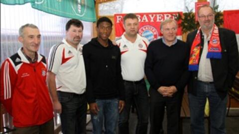 David Alaba und Hermann Gerland zu Besuch beim Fanclub Hausruckviertel