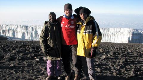 Fanclubmitglied Manfred Huemer am Kilimanscharo in Afrika