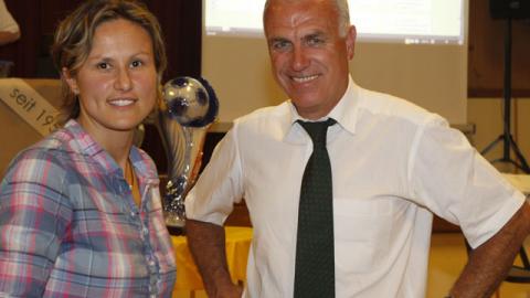 National- und FCB Spielerin “Nina Aigner” bei der Cup-Auslosung in Antiesenhofen