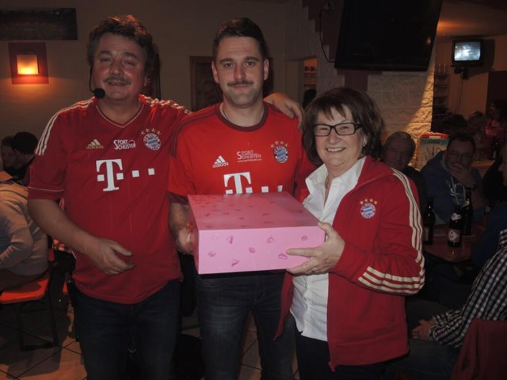 Christbaumversteigerung beim Fanclub Seehaus