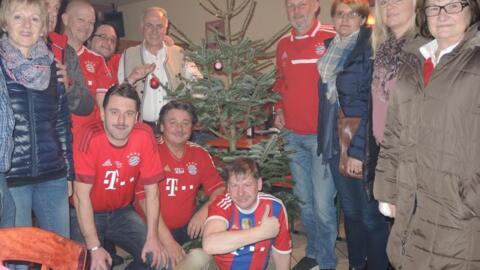 Christbaumversteigerung beim Fanclub Seehaus