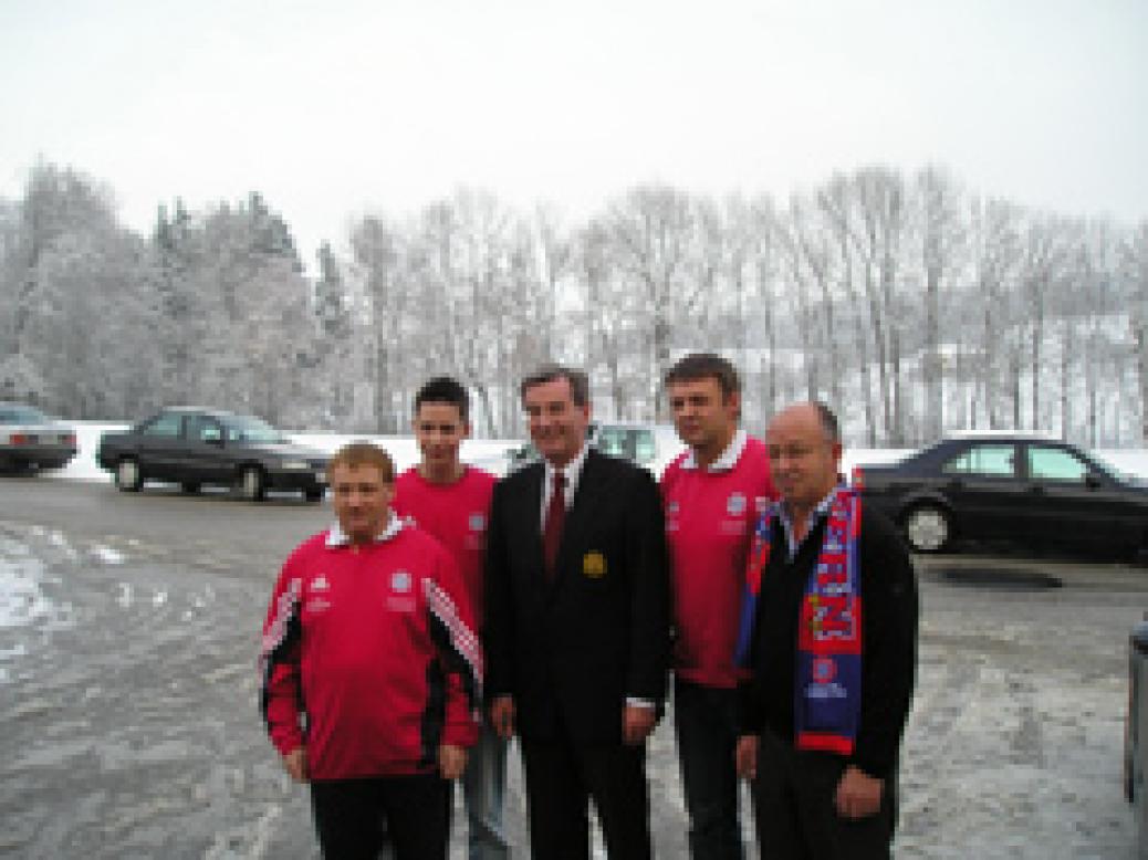 Weihnachtsbesuch von FCB-Vorstandsmitglied “Karl Hopfner”