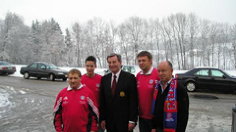 Weihnachtsbesuch von FCB-Vorstandsmitglied “Karl Hopfner”