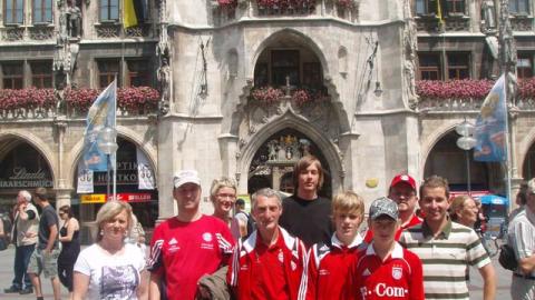 Fanclubmitglieder besuchen Training an der Säbener Straße