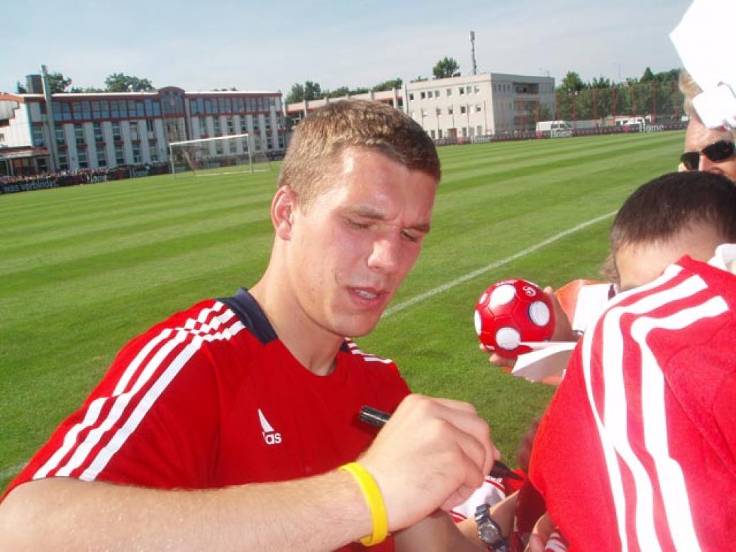 Fanclubmitglieder besuchen Training an der Säbener Straße