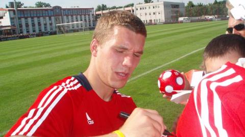 Fanclubmitglieder besuchen Training an der Säbener Straße