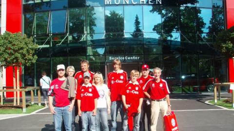 Fanclubmitglieder besuchen Training an der Säbener Straße