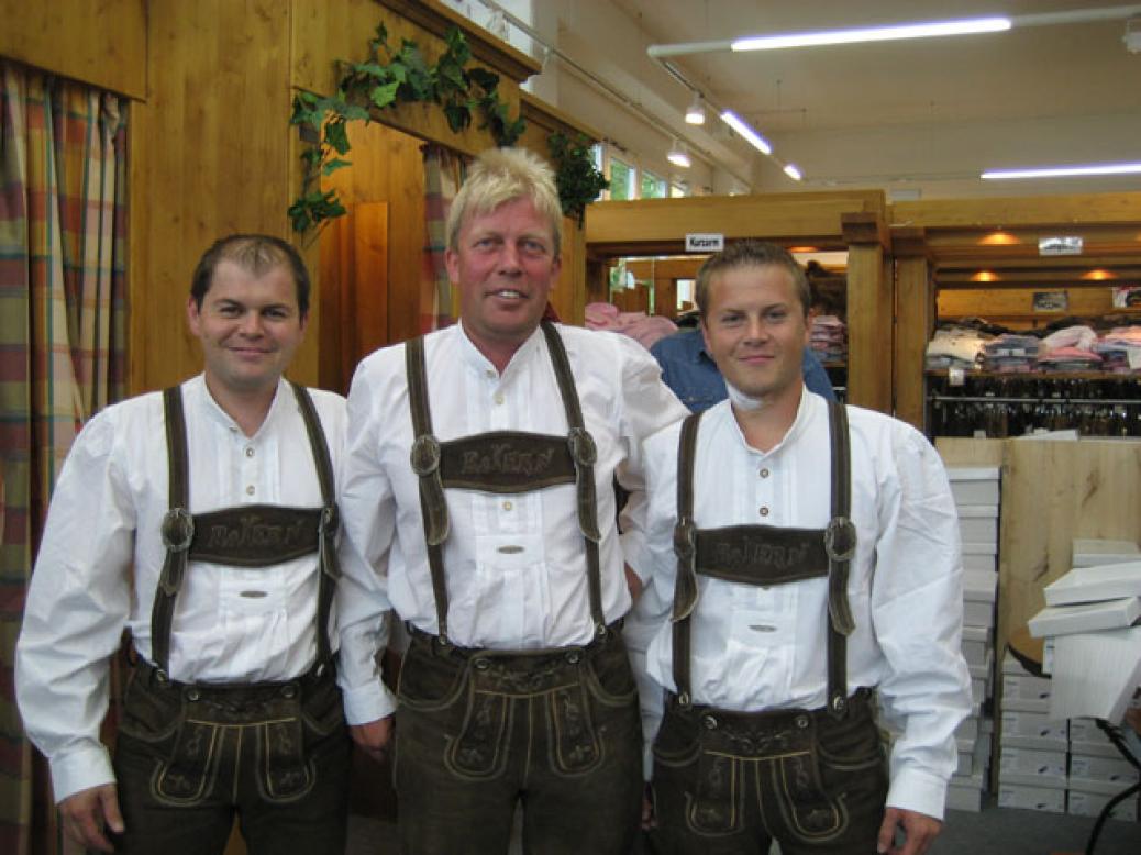 “Lederhosentreffen beim Zeltfest in Natternbach”