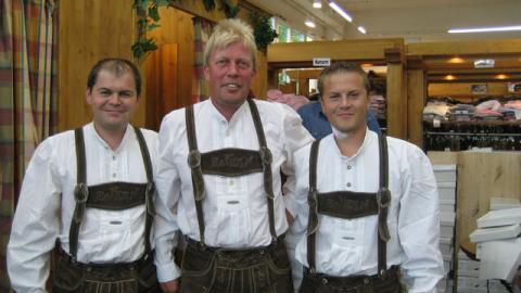 “Lederhosentreffen beim Zeltfest in Natternbach”