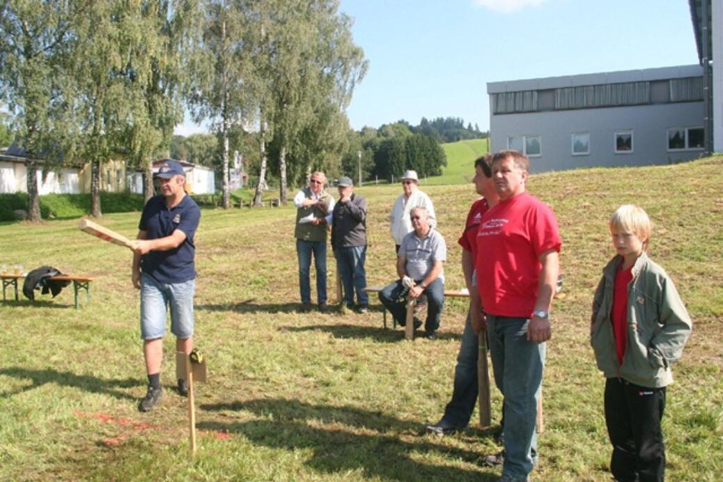 Marktmeisterschaften im Stöbelwerfen