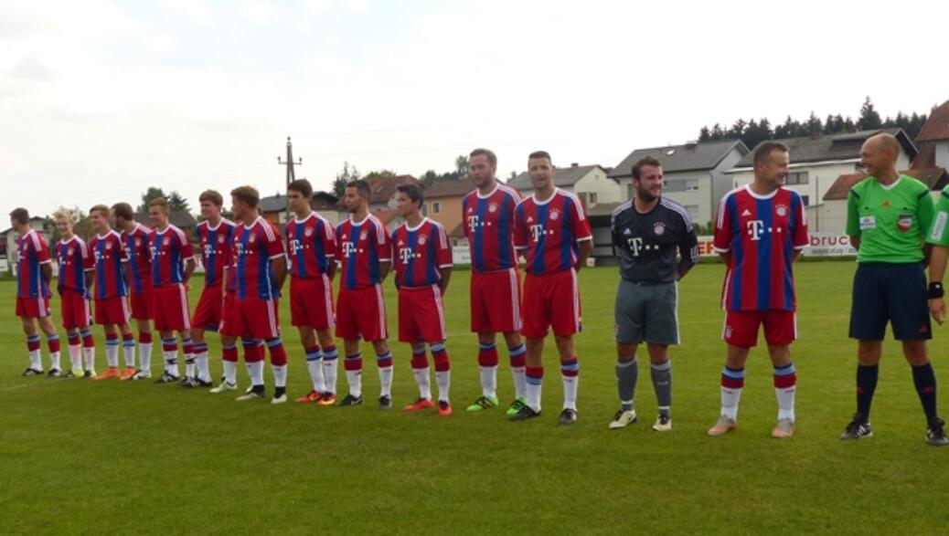 Promi Spiel gegen Fanclub Auswahl