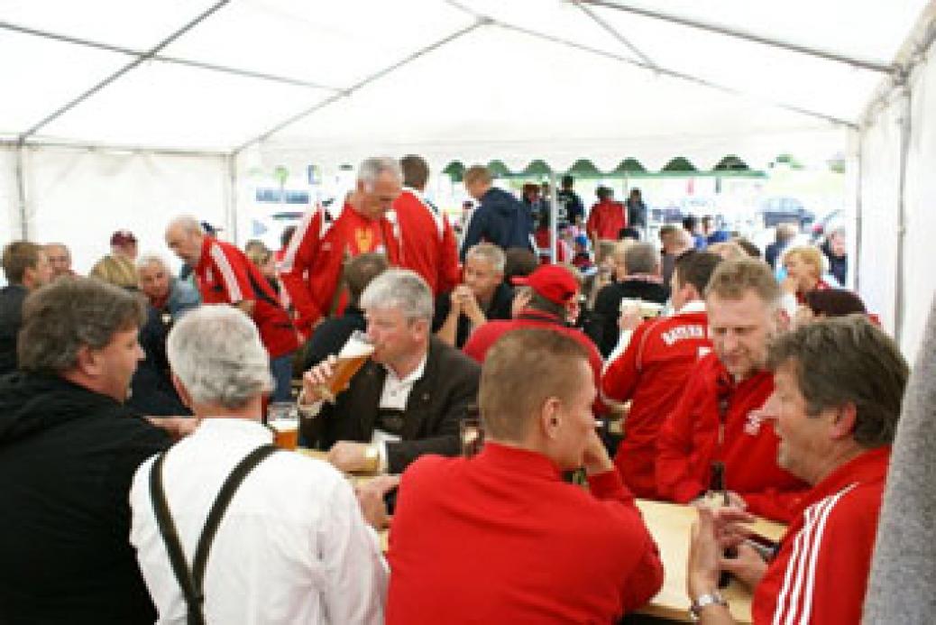 Fanclub Sommerfest findet am Parkplatz beim Indianerspielgelände statt!!!