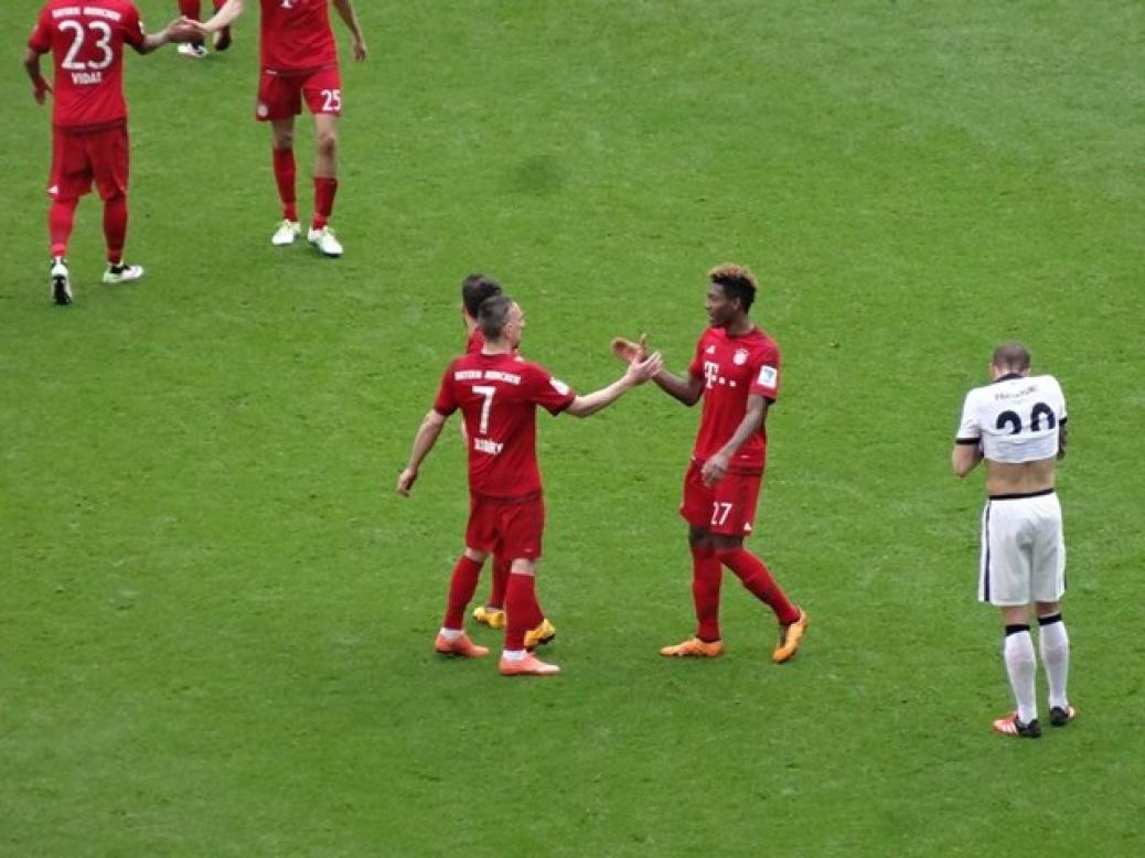 FC BAYERN  –  Eintracht Frankfurt