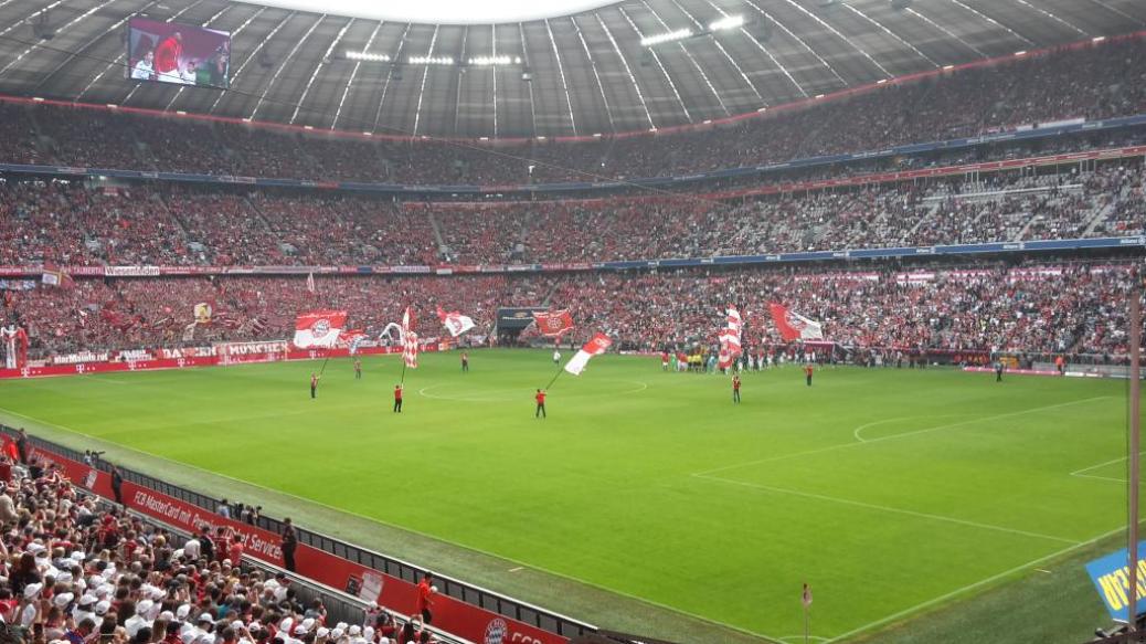 FC BAYERN  vs  FC Augsburg