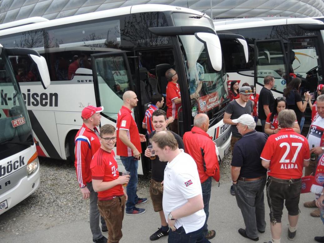 FC BAYERN  vs  FC Augsburg