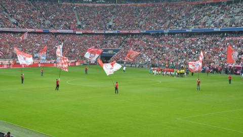 FC BAYERN  vs  FC Augsburg