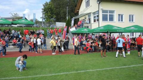 Fussball Legenden vs Fanclub Auswahl