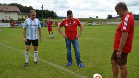 Fussball Legenden vs Fanclub Auswahl