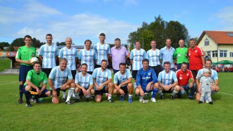 Fussball Legenden vs Fanclub Auswahl