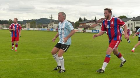 Fussball Legenden vs Fanclub Auswahl