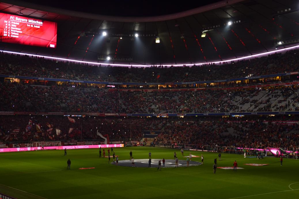 FC BAYERN  vs  VfL  Wolfsburg