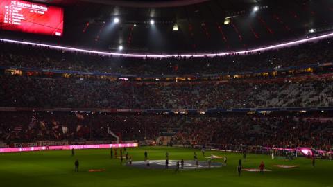 FC BAYERN  vs  VfL  Wolfsburg