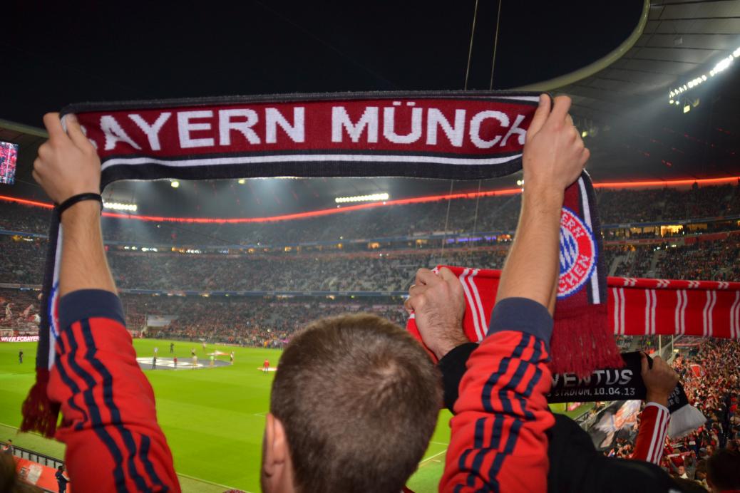 FC BAYERN  vs  VfL  Wolfsburg