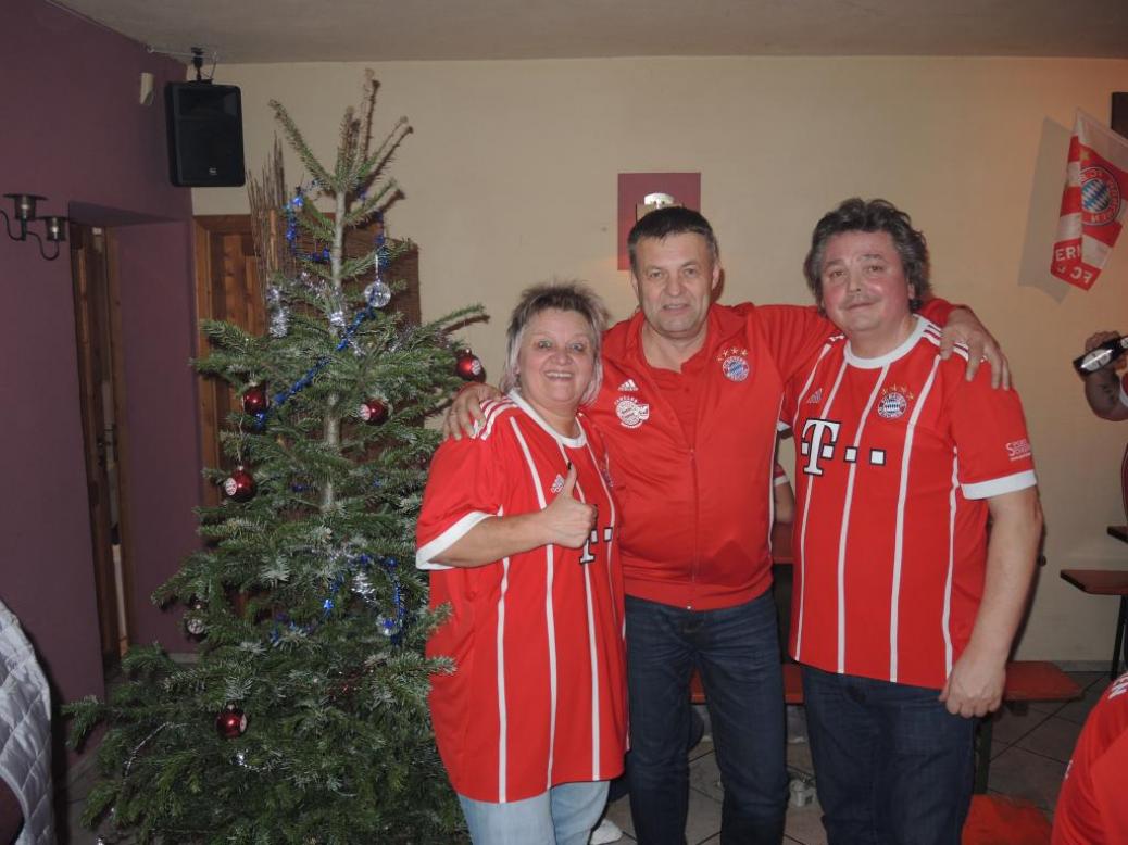 Christbaumversteigerung beim Fanclub Seehaus