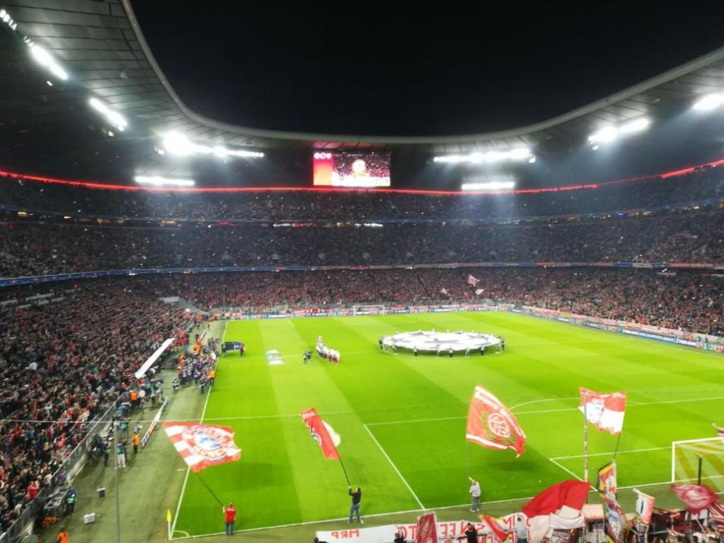 FC BAYERN  –  FC Sevilla