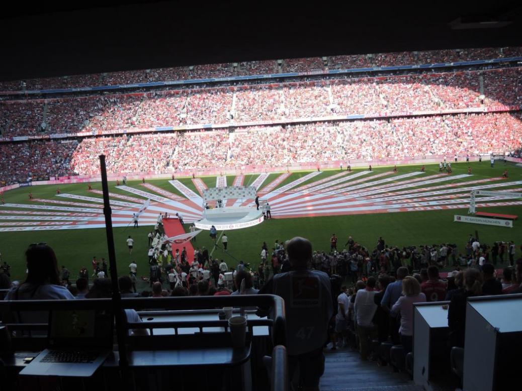 FC BAYERN  vs  Vfb Stuttgart