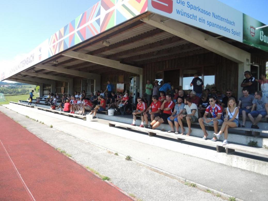 Fussball Legenden  vs.  Fanclub Auswahl