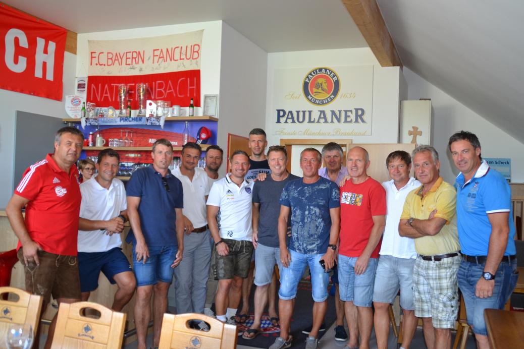 Fussball Legenden  vs.  Fanclub Auswahl