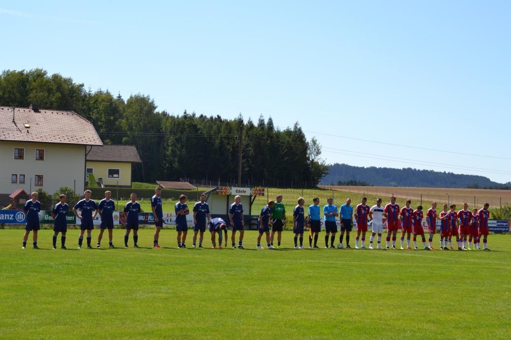 Fussball Legenden  vs.  Fanclub Auswahl