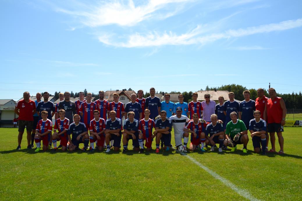 Fussball Legenden  vs.  Fanclub Auswahl