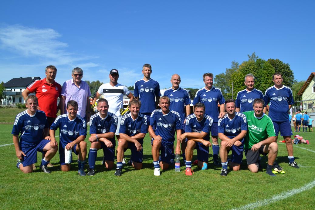 Fussball Legenden  vs.  Fanclub Auswahl