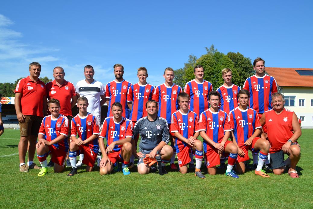 Fussball Legenden  vs.  Fanclub Auswahl