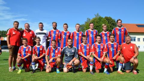 Fussball Legenden  vs.  Fanclub Auswahl