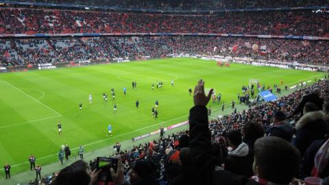 FC BAYERN  vs  Vfl Wolfsburg