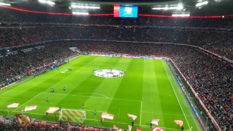 FC BAYERN  vs  FC Liverpool