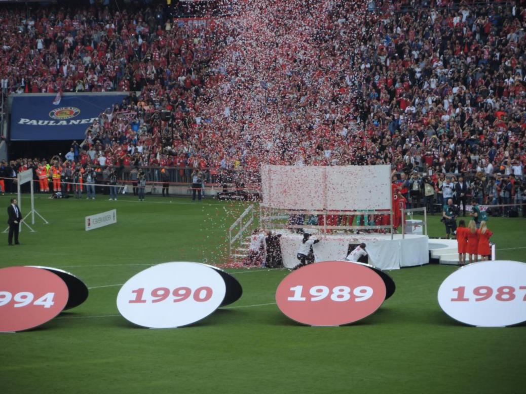 FC BAYERN  vs  Eintracht Frankfurt