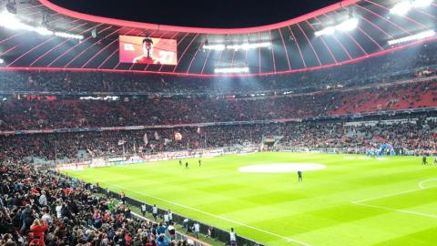 FC BAYERN  vs  Olympiacos Piräus