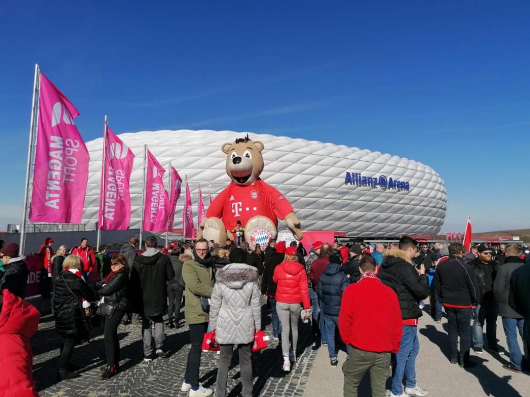 FC BAYERN  vs  FC Augsburg