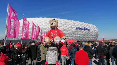 FC BAYERN  vs  FC Augsburg