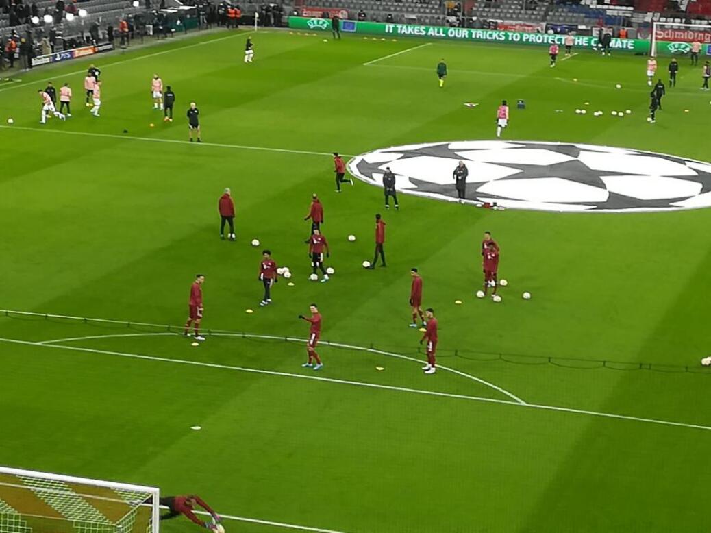 FC BAYERN  vs  FC Salzburg