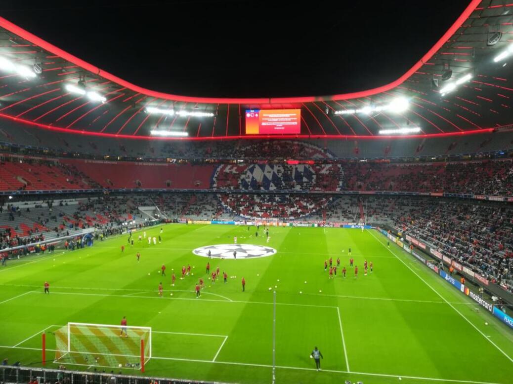 FC BAYERN  vs  FC Salzburg