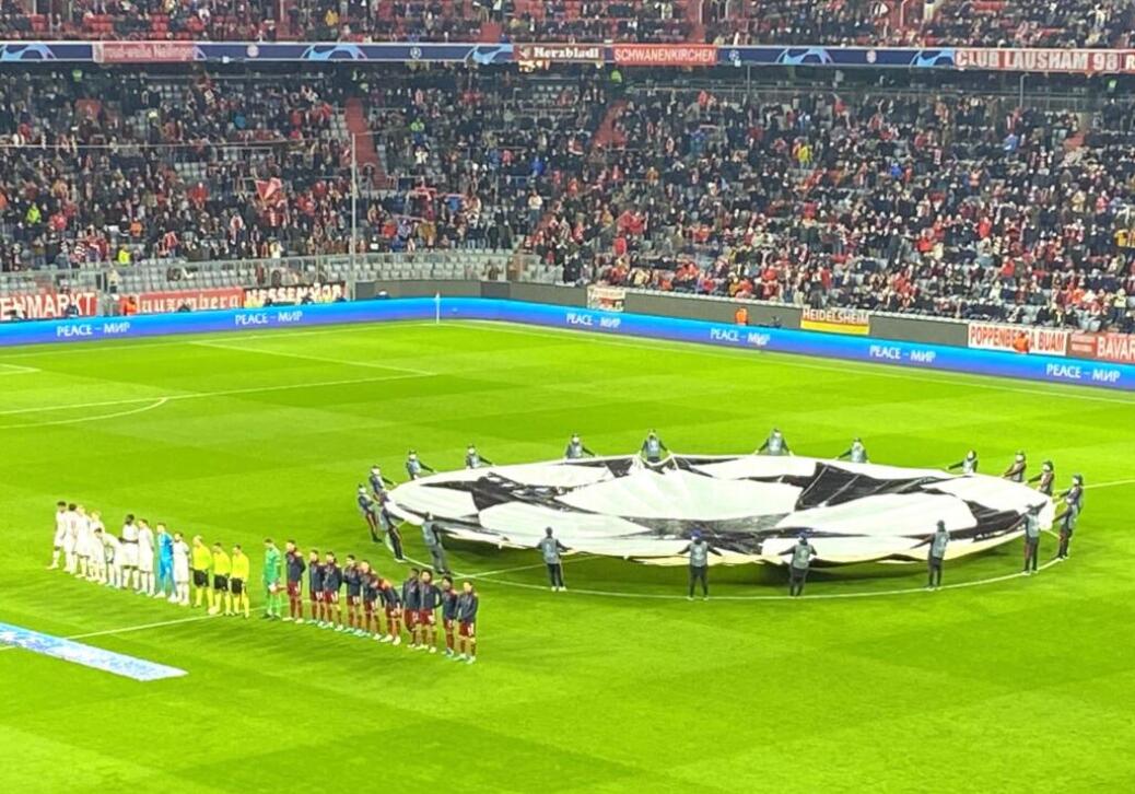 FC BAYERN  vs  FC Salzburg