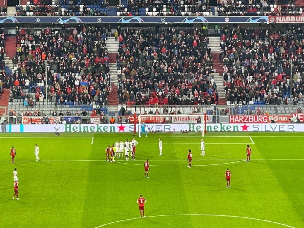 FC BAYERN  vs  FC Salzburg