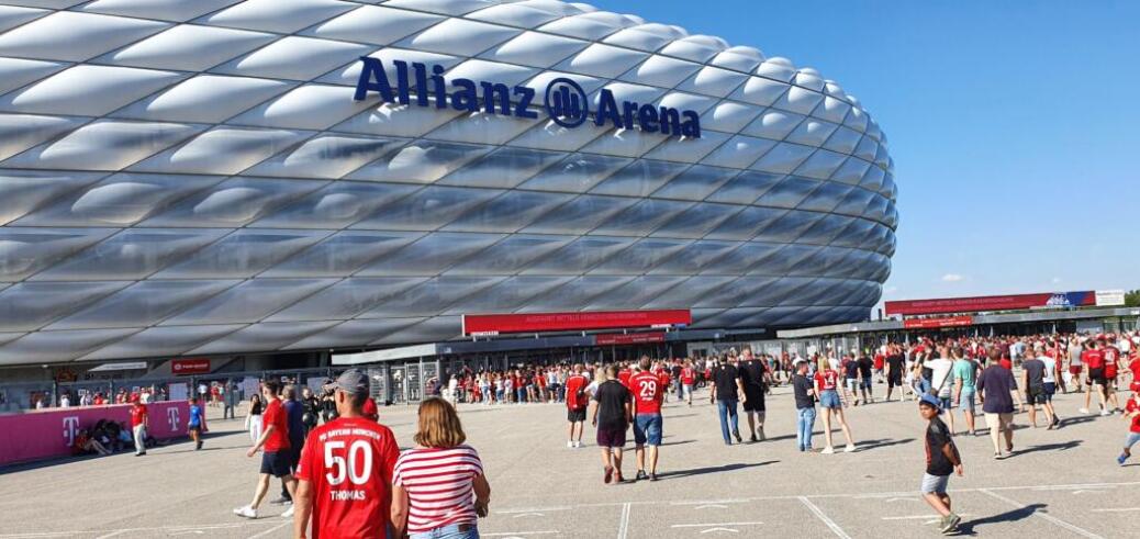 FC BAYERN  vs  VFl Wolfsburg