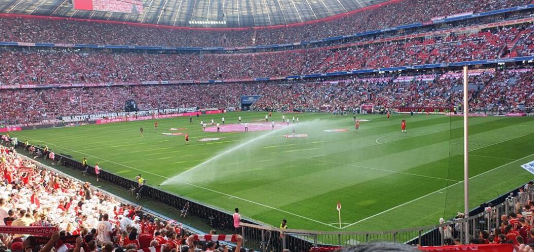 FC BAYERN  vs  VFl Wolfsburg