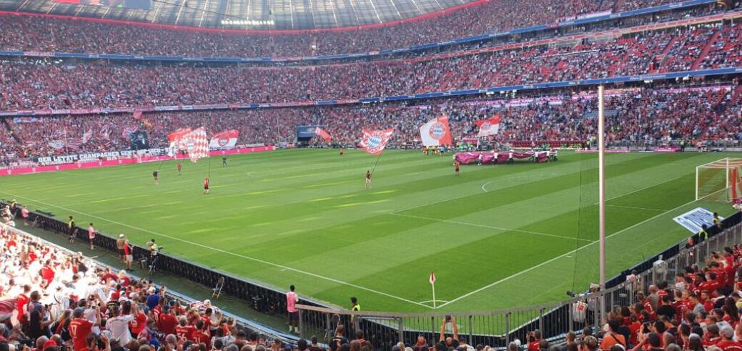 FC BAYERN  vs  VFl Wolfsburg